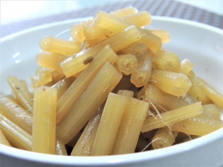 素材の味を生かして料理したい！「フキの煮物」のレシピ